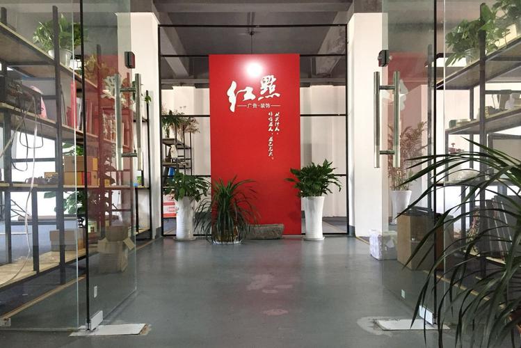 黄青华,公司经营范围包括:设计,代理,发布国内各类广告
